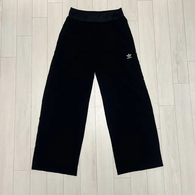 아디다스 와이드 레그 플리스 팬츠 Adidas wide leg pants