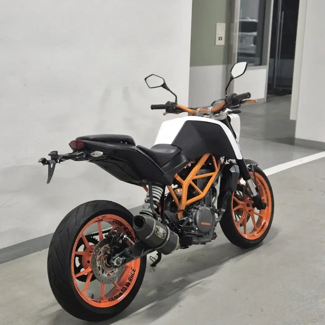 2017년식 KTM 듀크390 ABS 판매합니다.