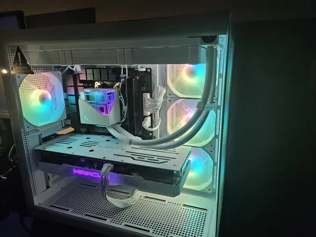 7800x3d, rtx4080 super 화이트 본체