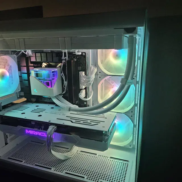 7800x3d, rtx4080 super 화이트 본체