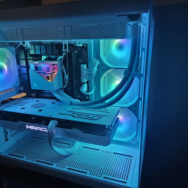 7800x3d, rtx4080 super 화이트 본체