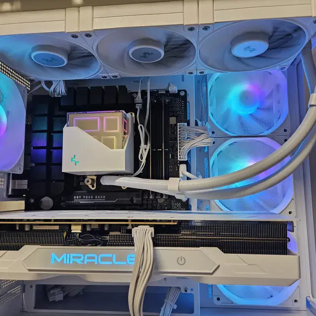 7800x3d, rtx4080 super 화이트 본체