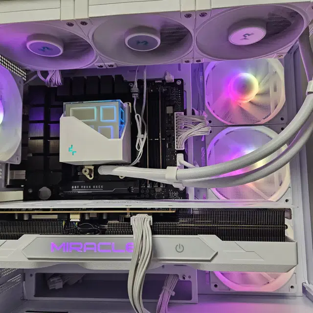 7800x3d, rtx4080 super 화이트 본체