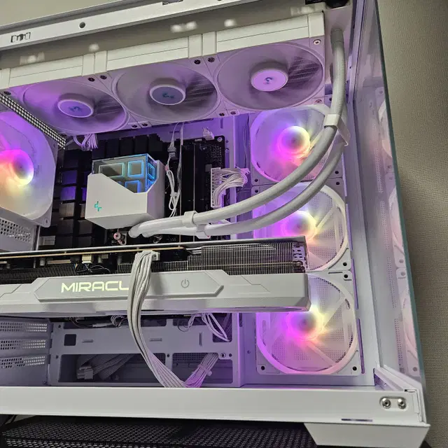 7800x3d, rtx4080 super 화이트 본체