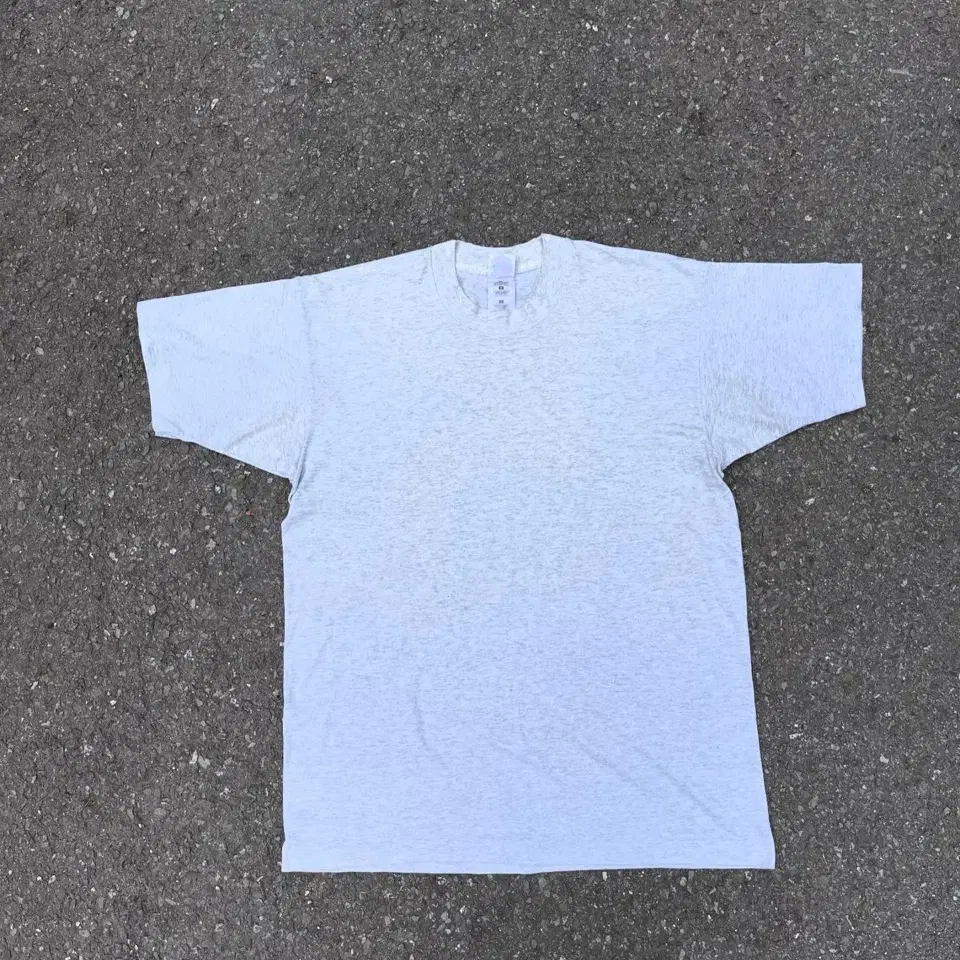 90s Fruit of the loom blank tee