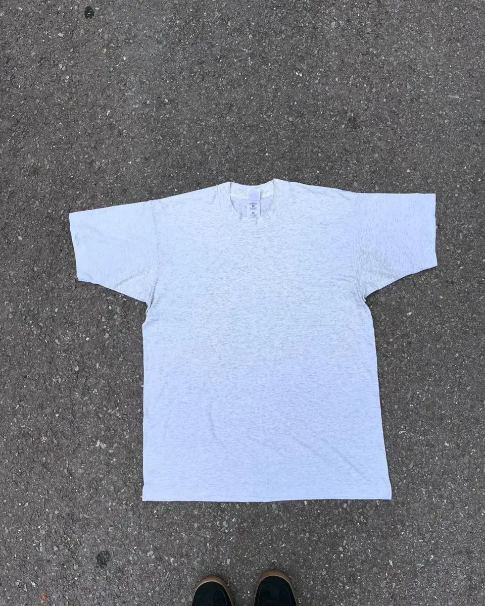 90s Fruit of the loom blank tee