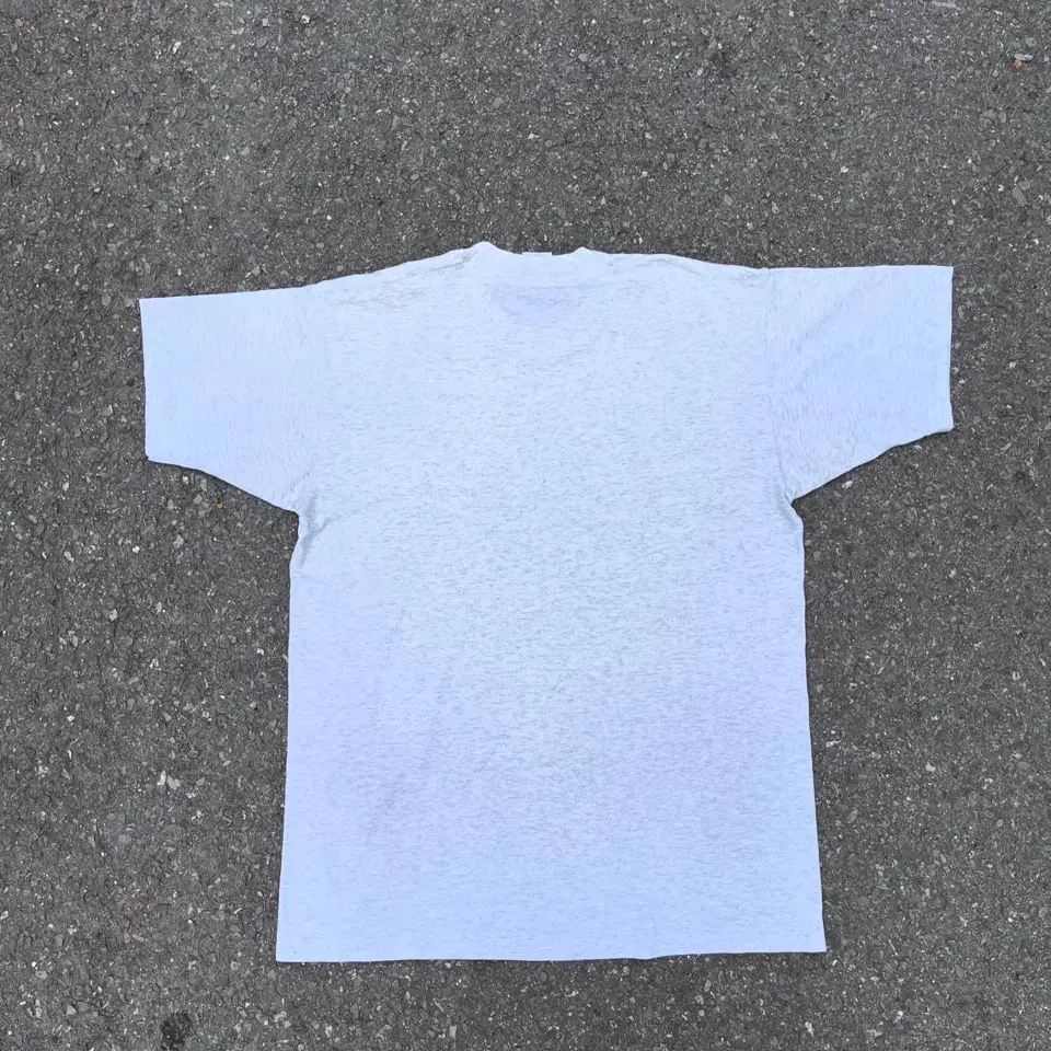 90s Fruit of the loom blank tee