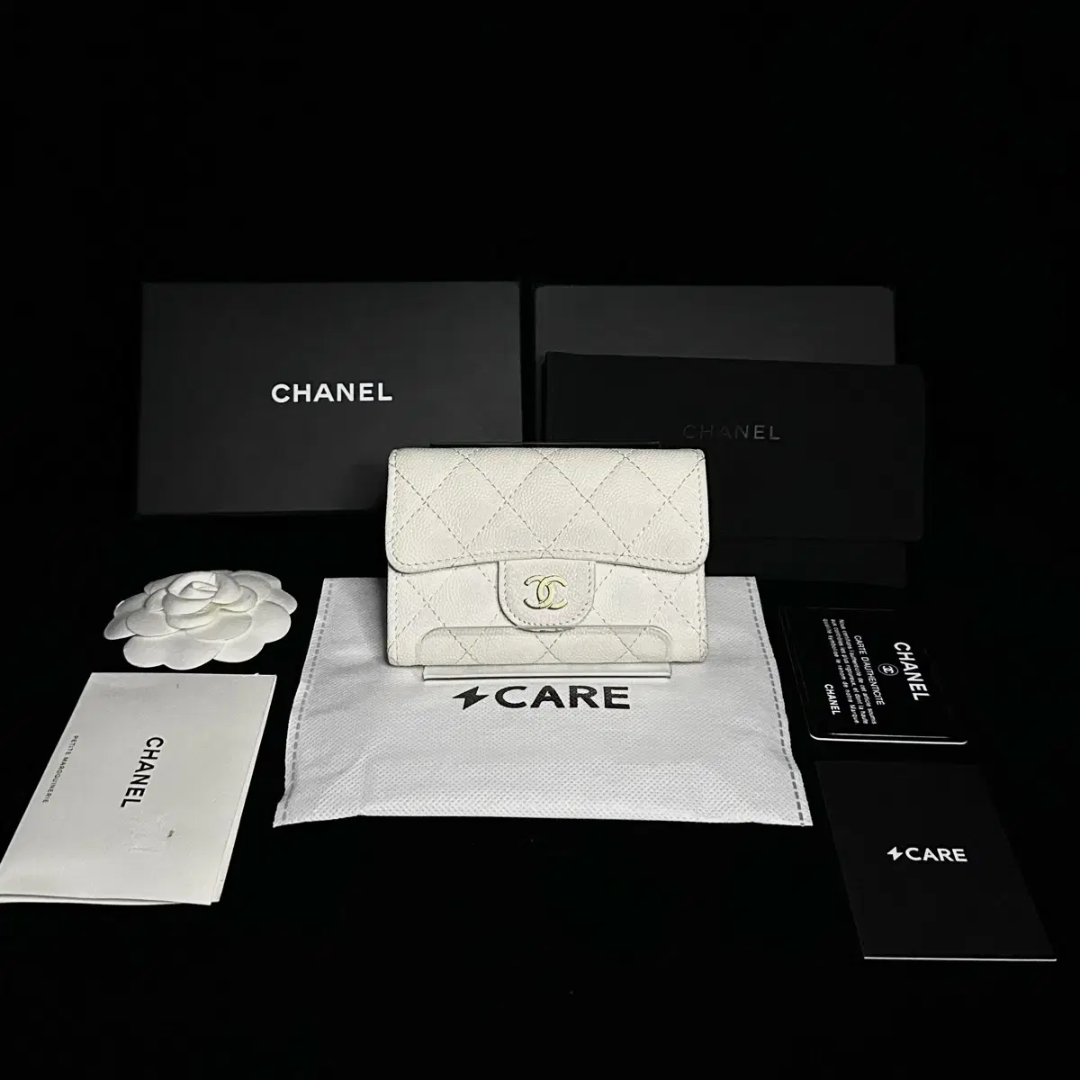 Chanel Classic Caviar Kard Wallet in White with Keum