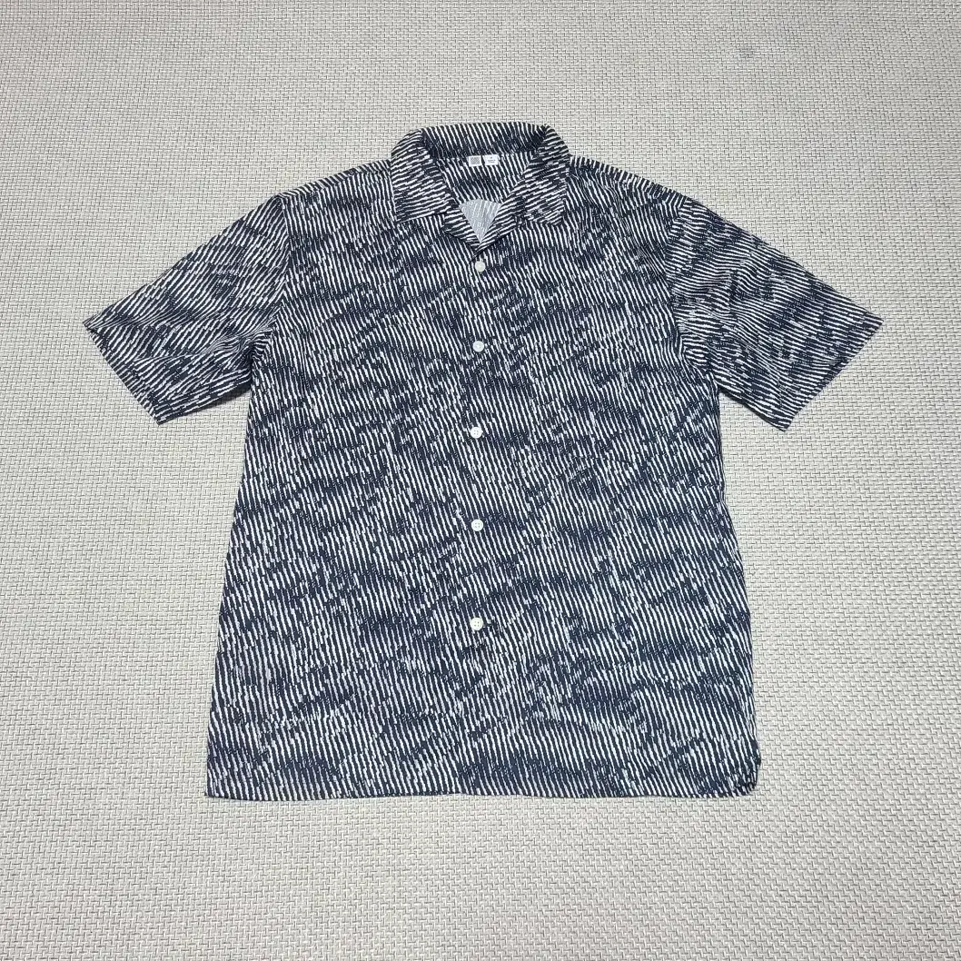 Uniqlo U Open Kara Short Sleeve Shirt / Gap2