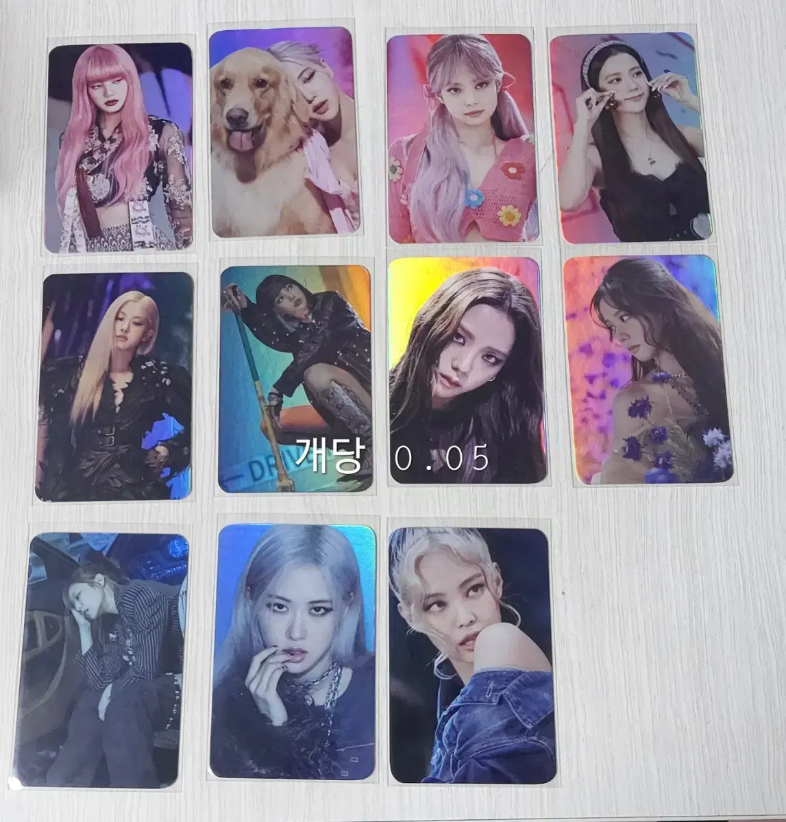 Black Pink photocard disposes of