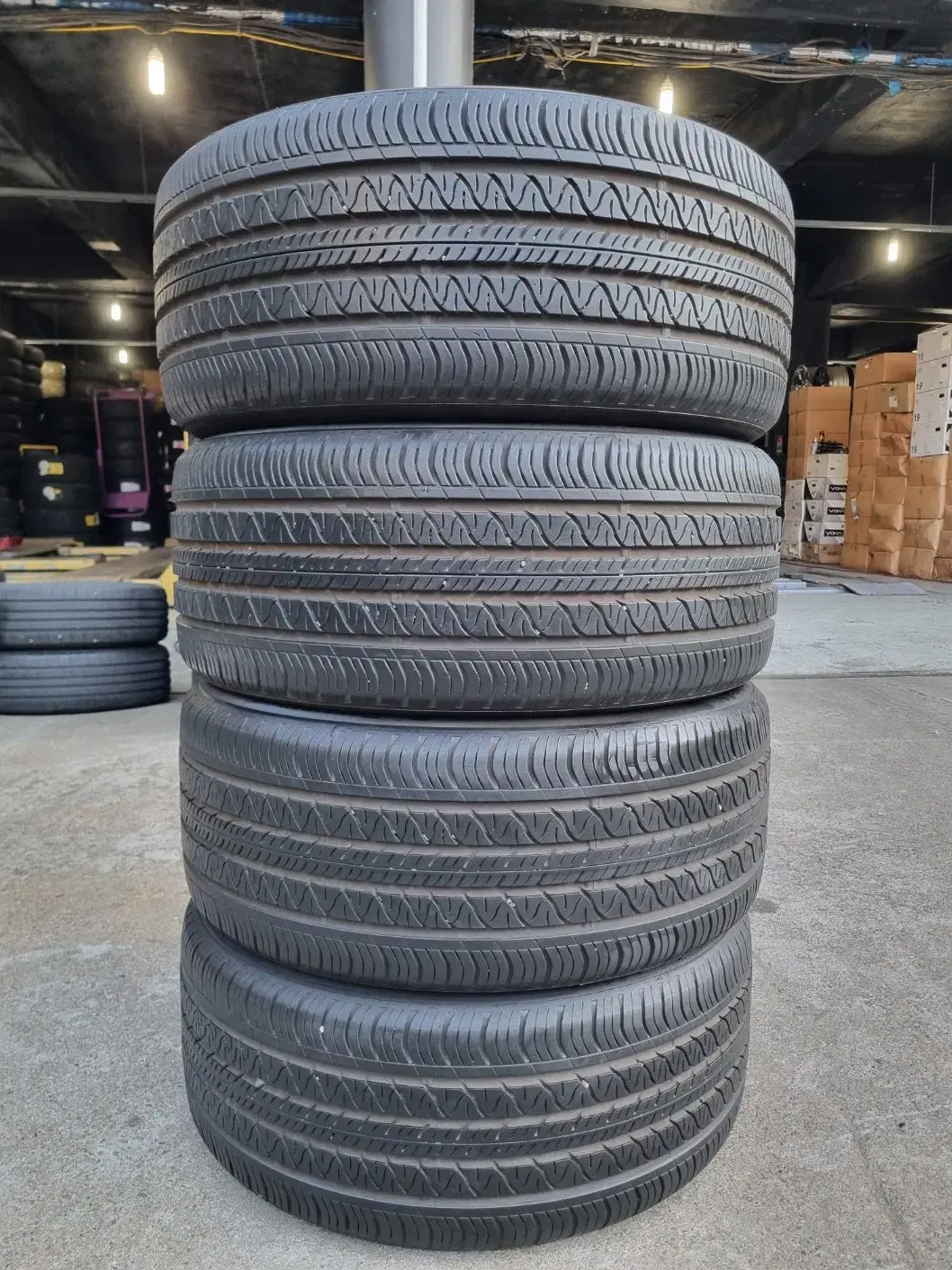 테슬라타이어 235/40R19 96W (콘티넨탈 프로콘택트RX)중고타이어