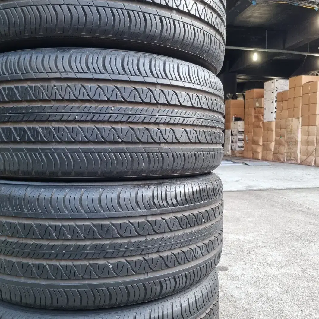 테슬라타이어 235/40R19 96W (콘티넨탈 프로콘택트RX)중고타이어