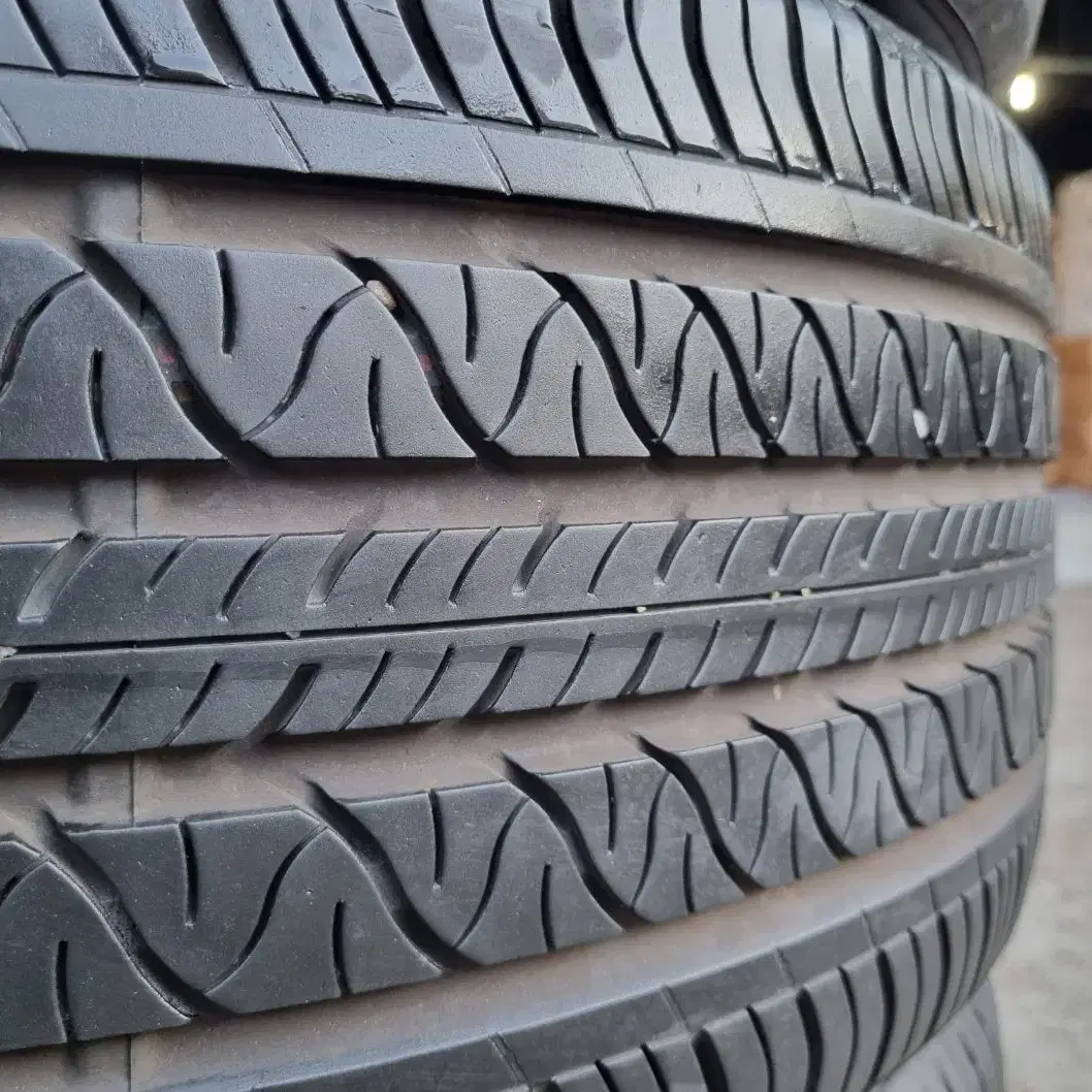 테슬라타이어 235/40R19 96W (콘티넨탈 프로콘택트RX)중고타이어