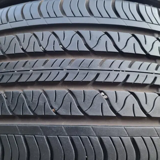 테슬라타이어 235/40R19 96W (콘티넨탈 프로콘택트RX)중고타이어