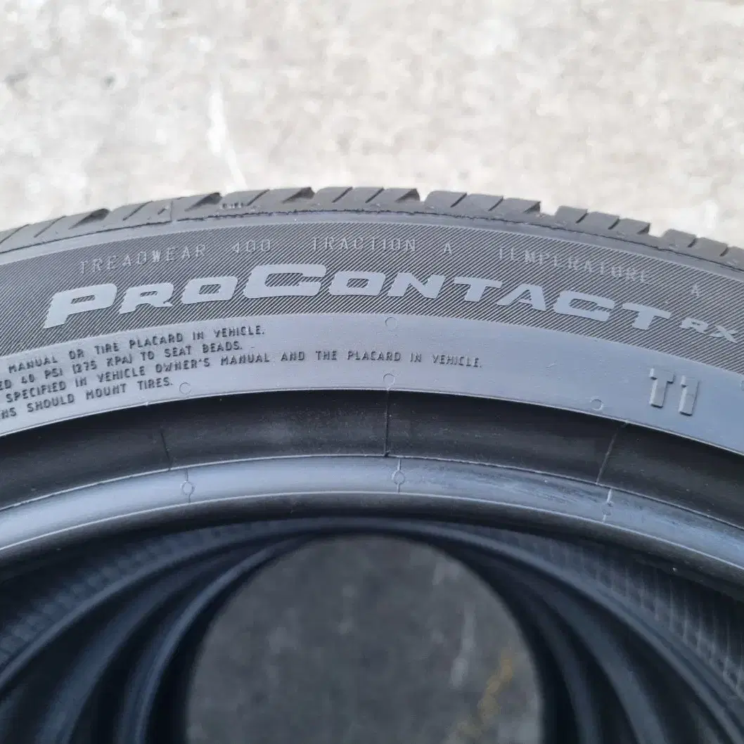 테슬라타이어 235/40R19 96W (콘티넨탈 프로콘택트RX)중고타이어