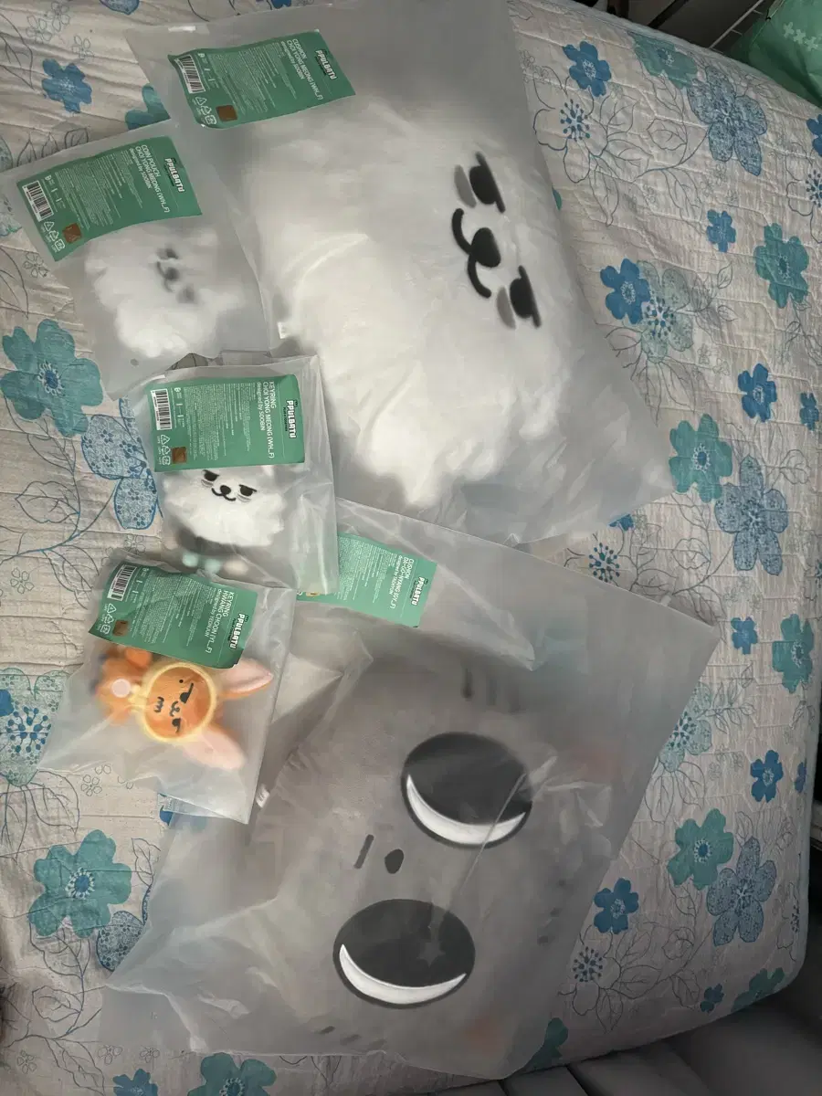 Wts Hornbatu keyring, cushion, and coin pouch