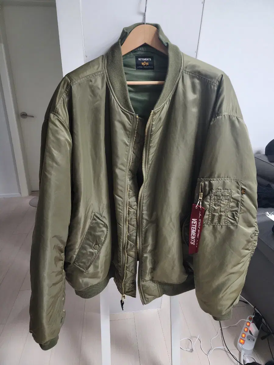 [S] Vetements Reversible Bomber Khaki Olive. Park Seo Jun Bomber