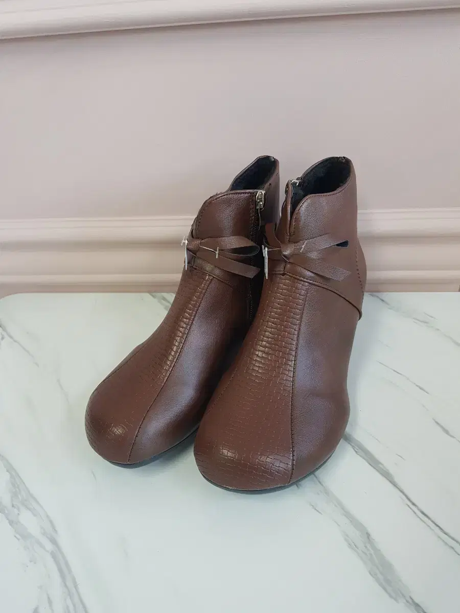 Women's Angle Boots