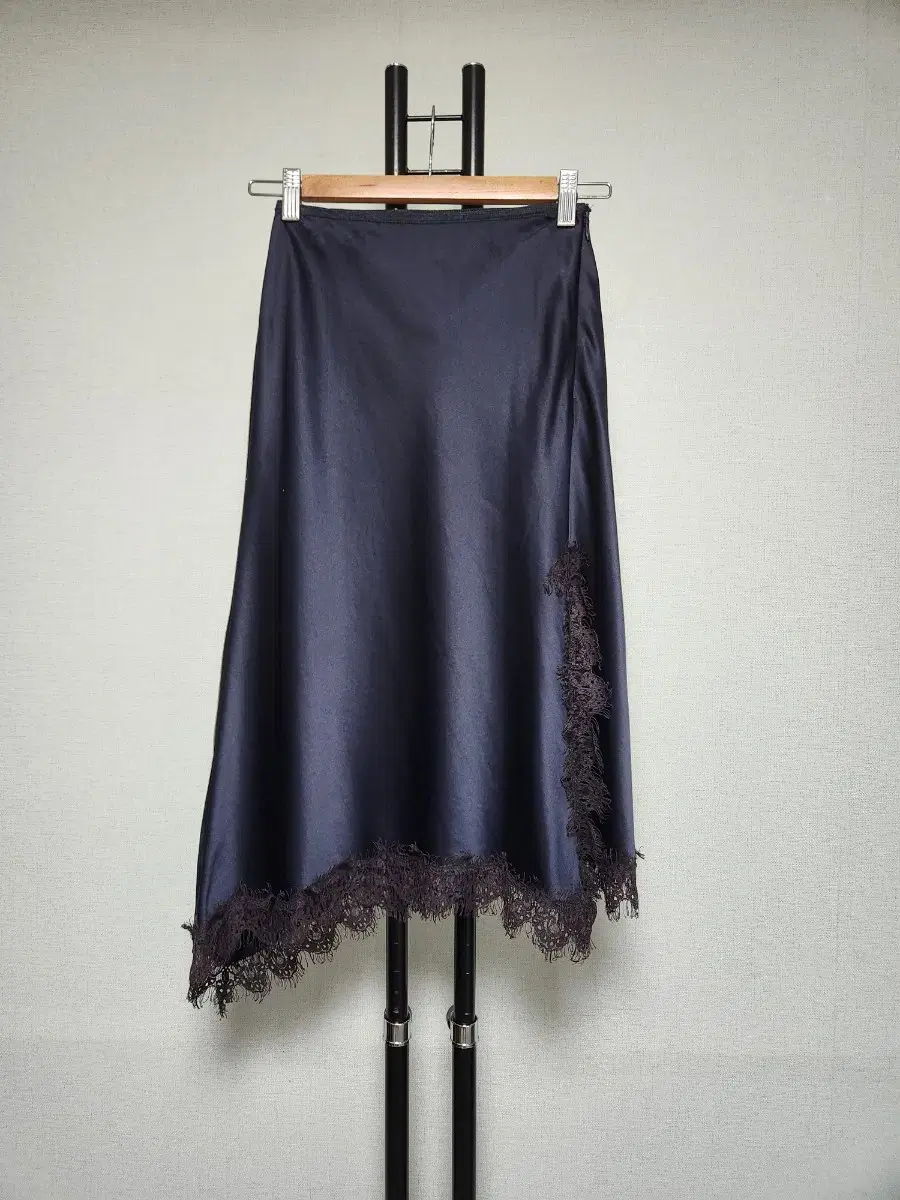 44 O'2nd Unbalanced Lace Slit Satin Skirt