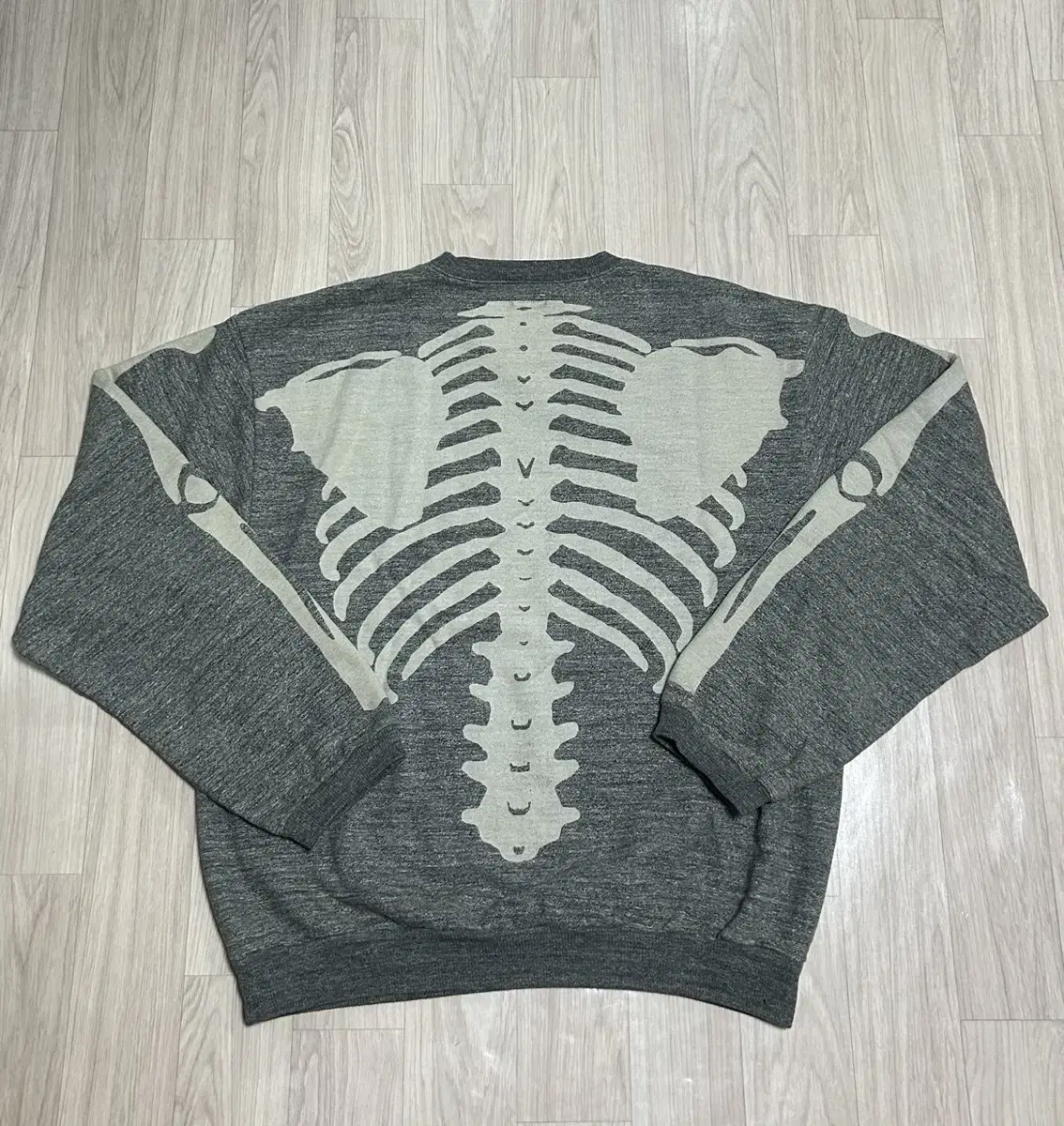 [4] Capital Bone Man to Man Crewneck Charcoal Gray