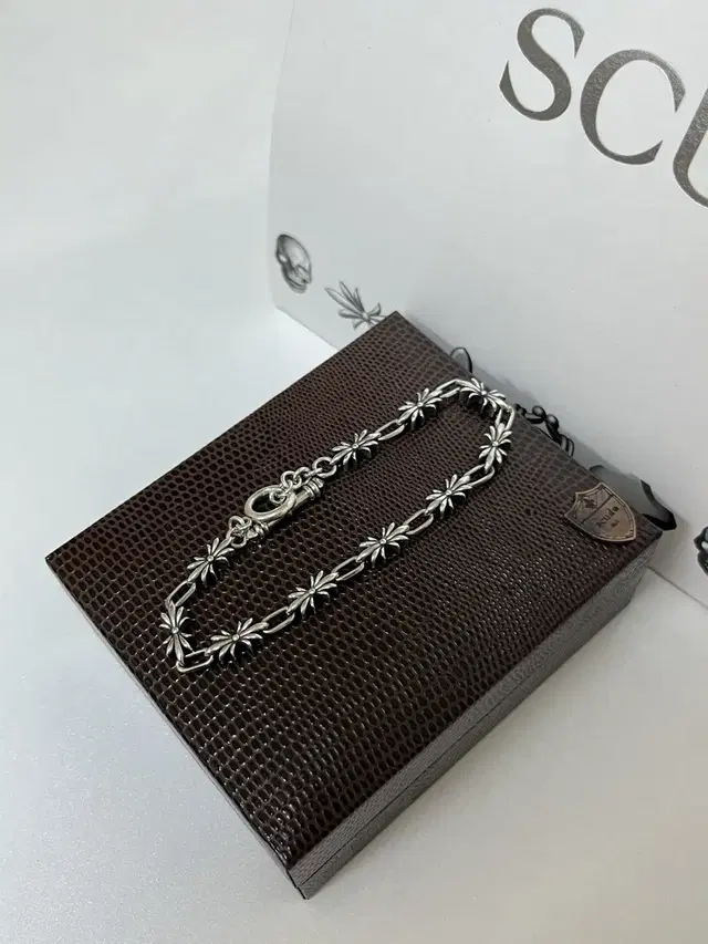 스쿠도 원필 팔찌 bay tree bracelet 판매합니다!