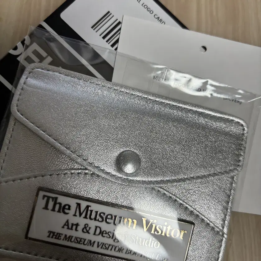 [THE MUSEUM VISITOR]★韓国人気★FLEECE WALLET 韓国商品/MUSEUMVISITOR STICKER PRINTED VELCRO WALLET (THE