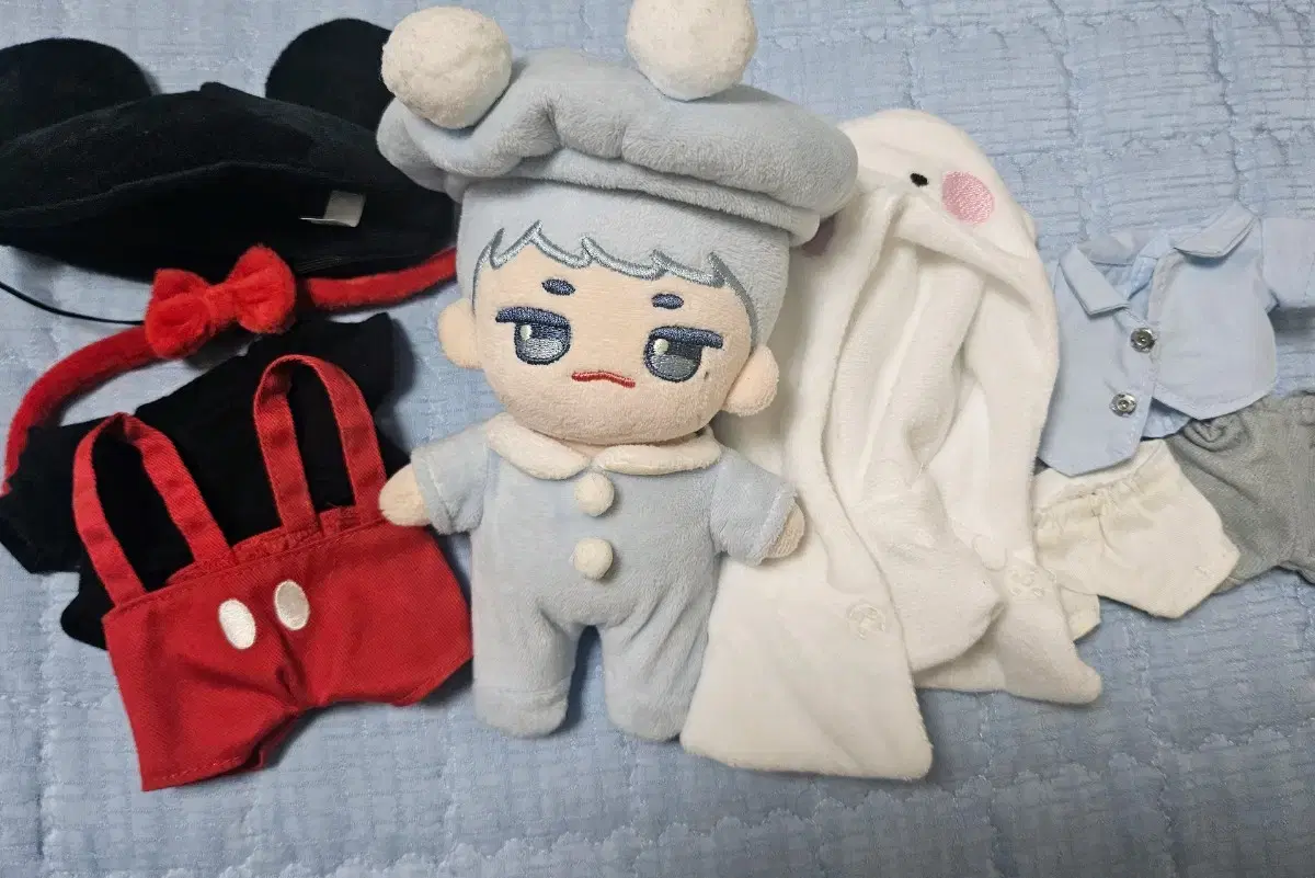 Seventeen woozi 15cm Woozi Snowstorm bulk sell (including the clothes on the side)