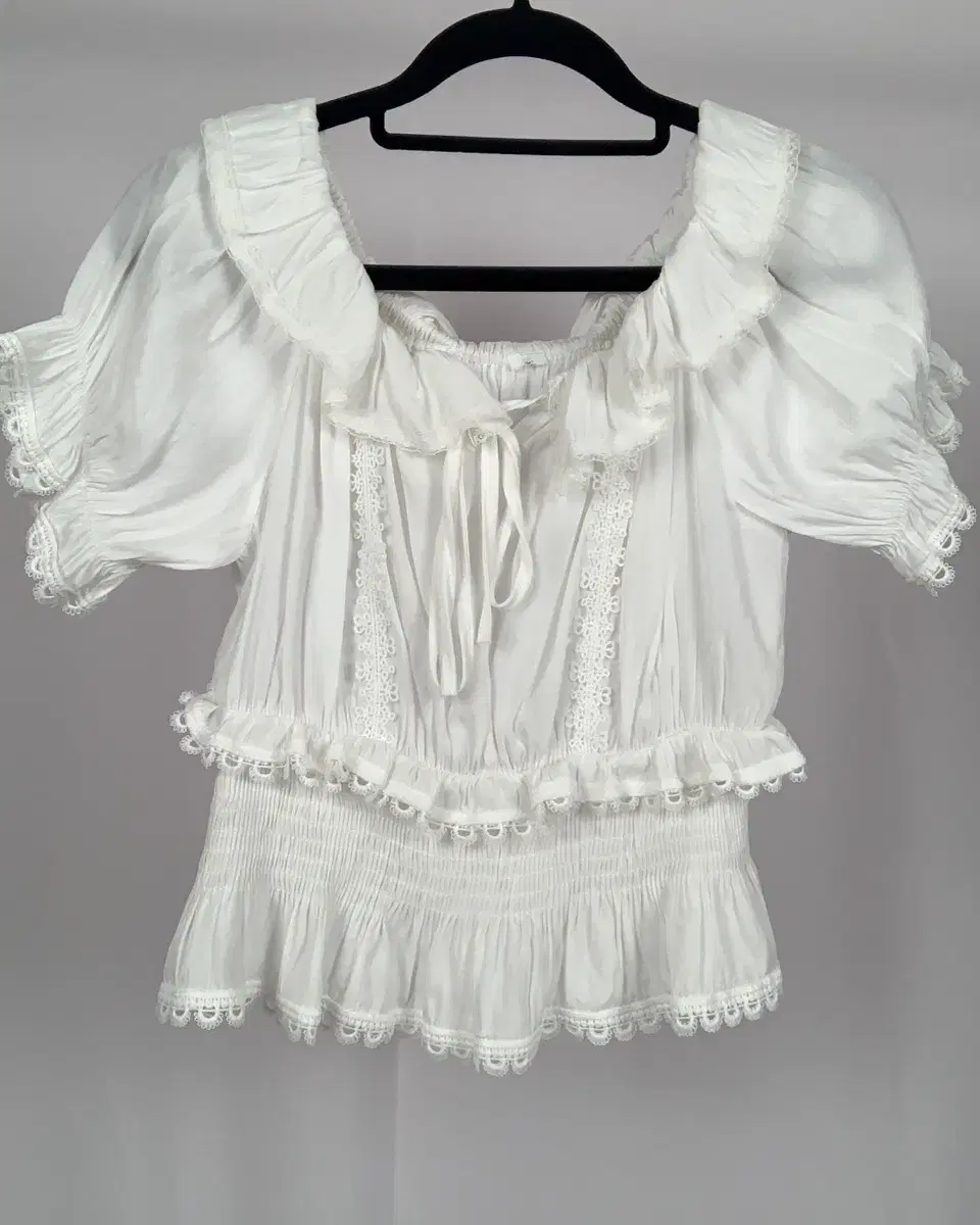 White Angel Mood Frill Ribbon Blouse