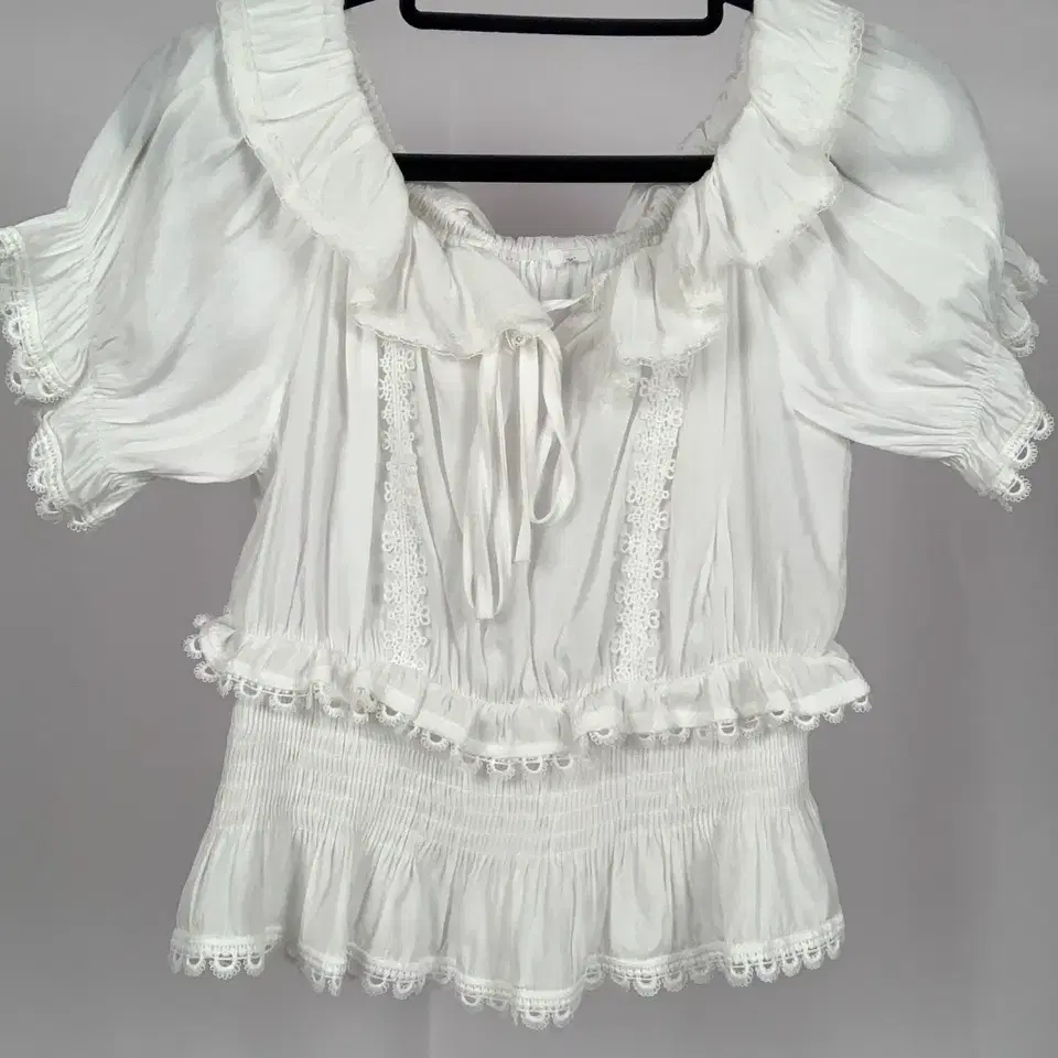 White Angel Mood Frill Ribbon Blouse