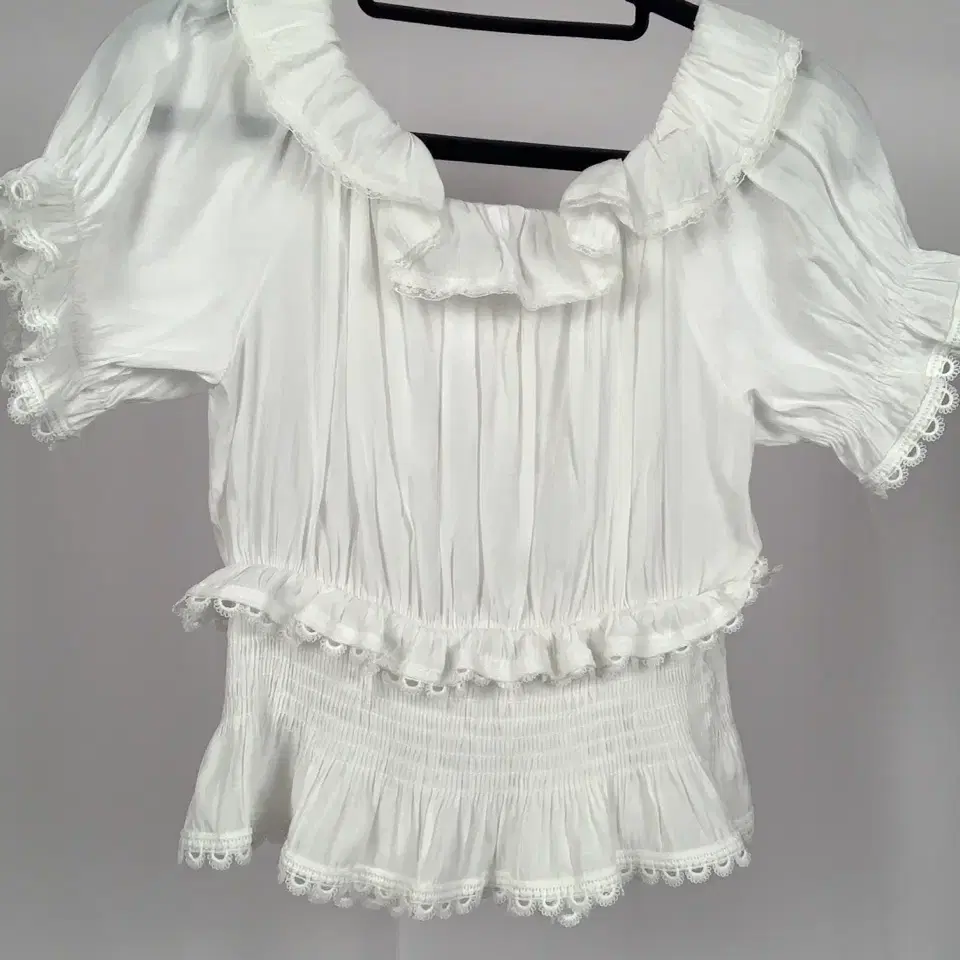 White Angel Mood Frill Ribbon Blouse