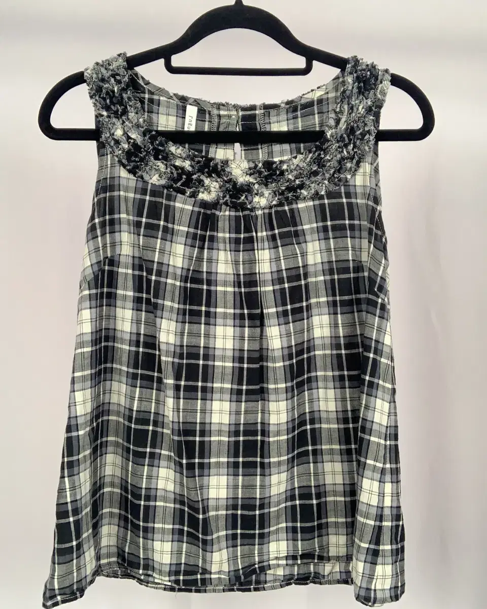 Lugnoncure Black Ivory Check Sleeveless