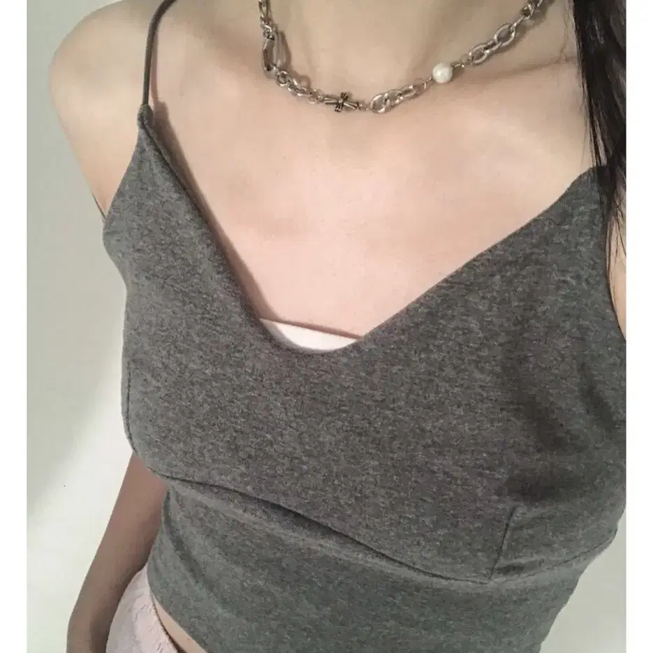 Ofuse cross pearl choker