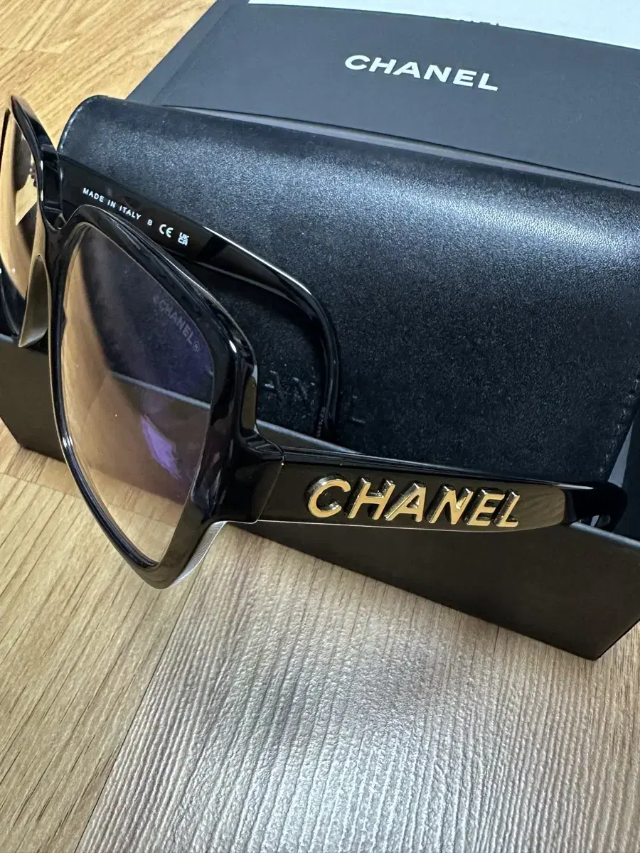 Chanel) Logo Glasses