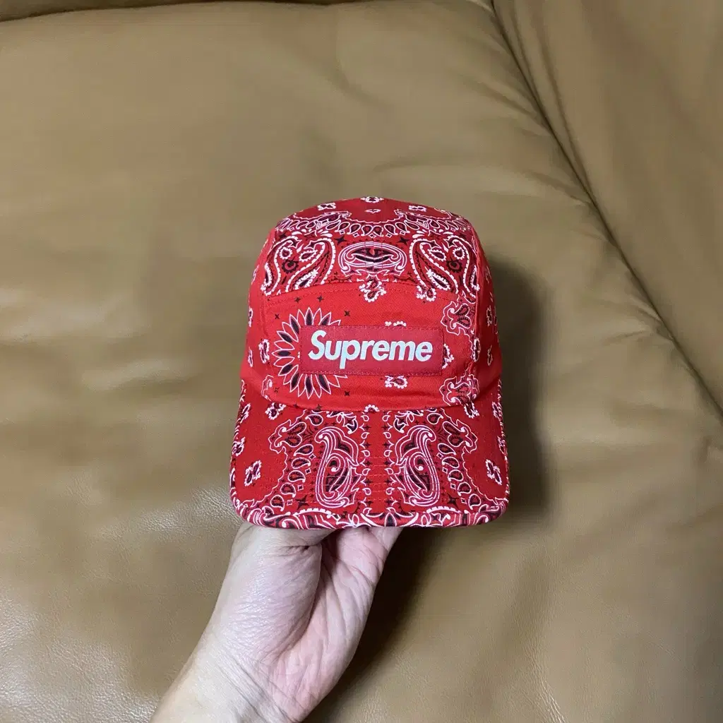 Supreme 슈프림 반다나 레드 캠프캡 모자 (Bandana Red)