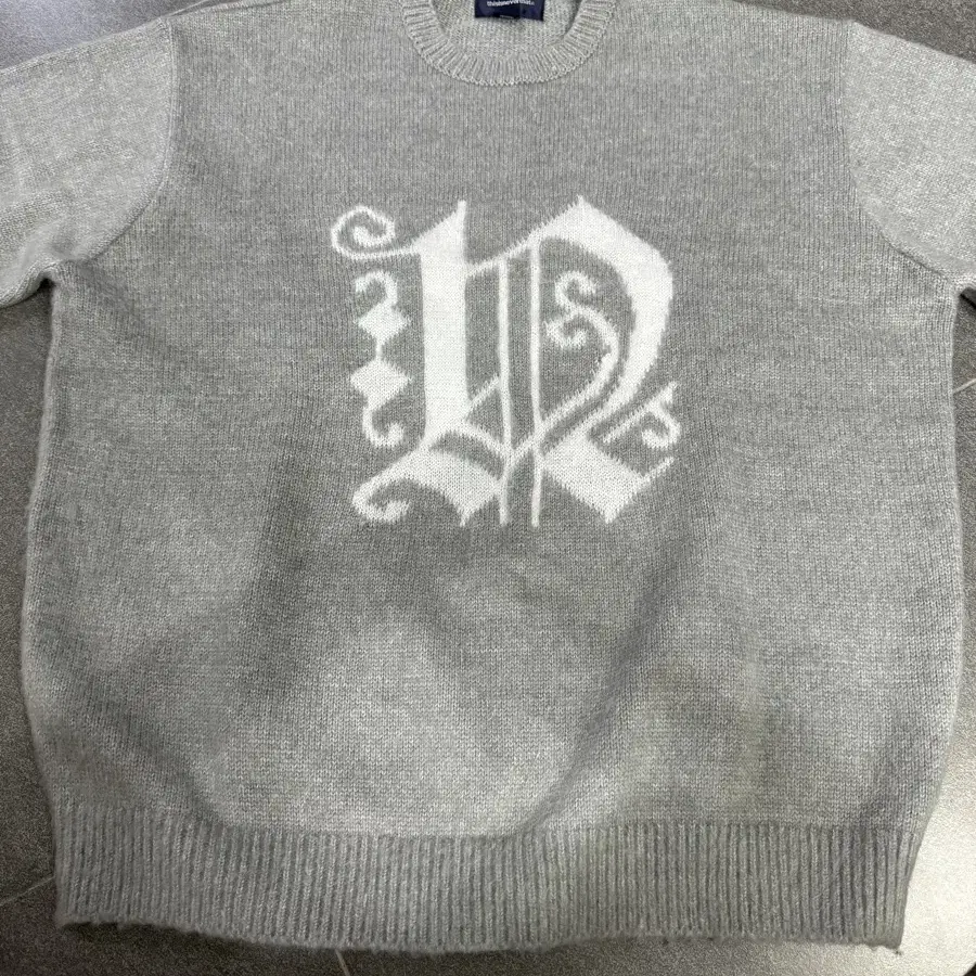 디스이즈네버댓 니트 사이즈 L fortuna N-logo sweater