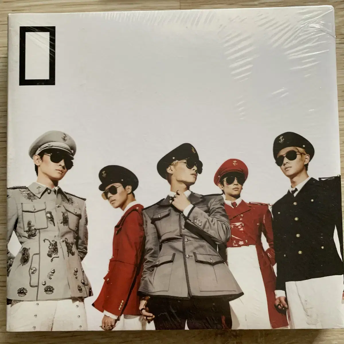 SHINee Everybody album (unsealed)