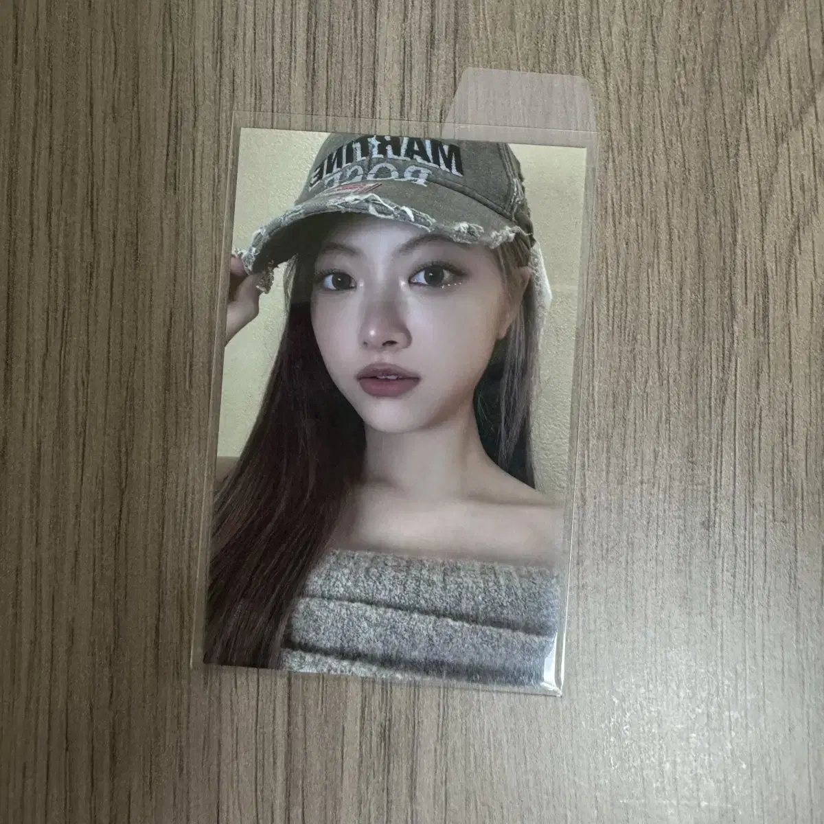 Source )le sserafim hong eunchae e.ji broadcast photocard WTS