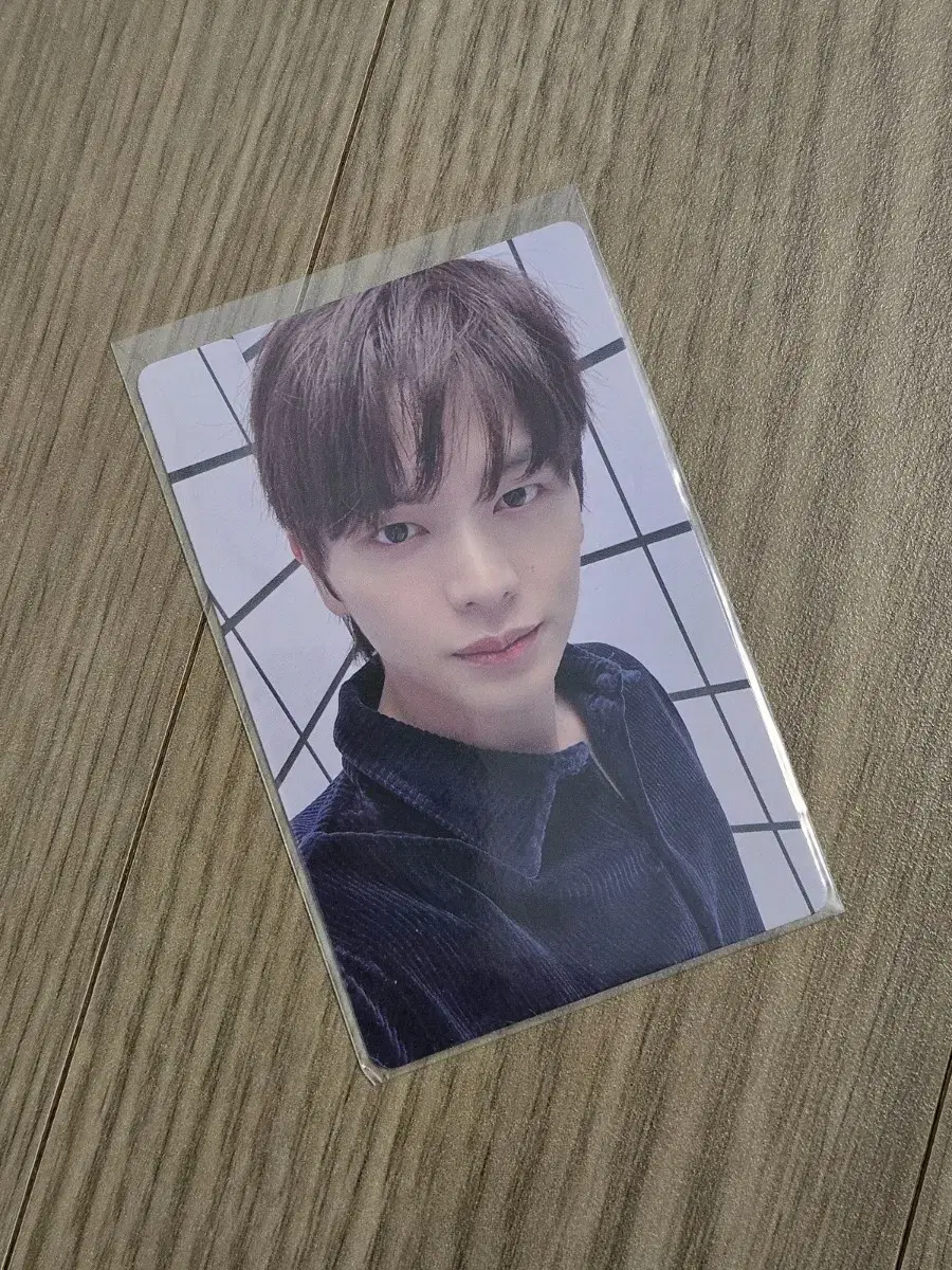 Yook sungjae unreleased photocard sells