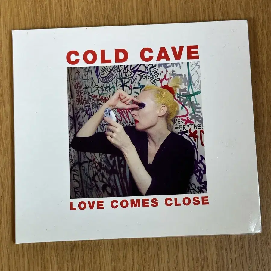 Cold Cave / Love Comes Close 수입반 CD