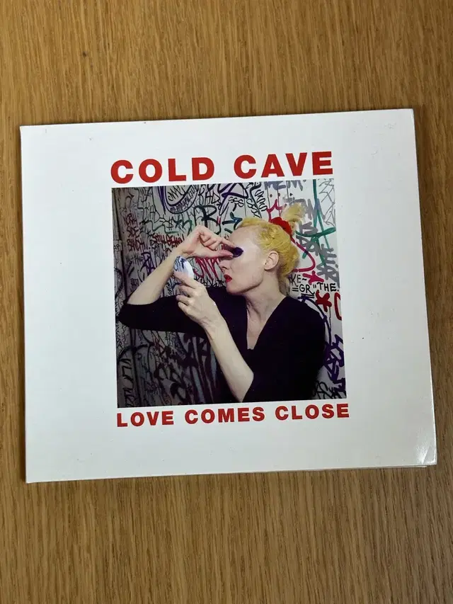 Cold Cave / Love Comes Close 수입반 CD