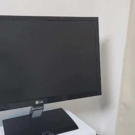 LG 22인치 60HZ 팝니다