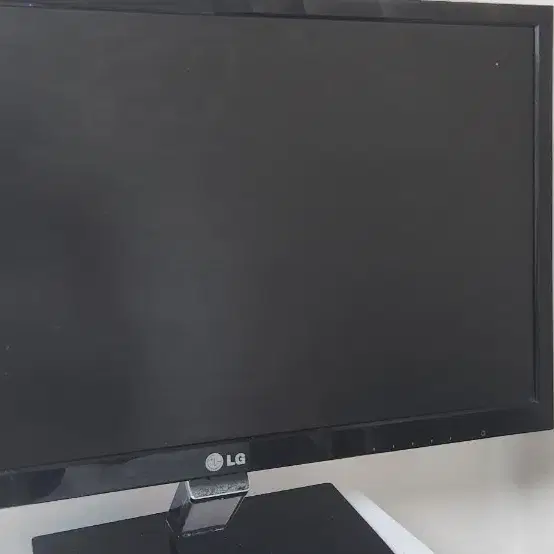 LG 22인치 60HZ 팝니다