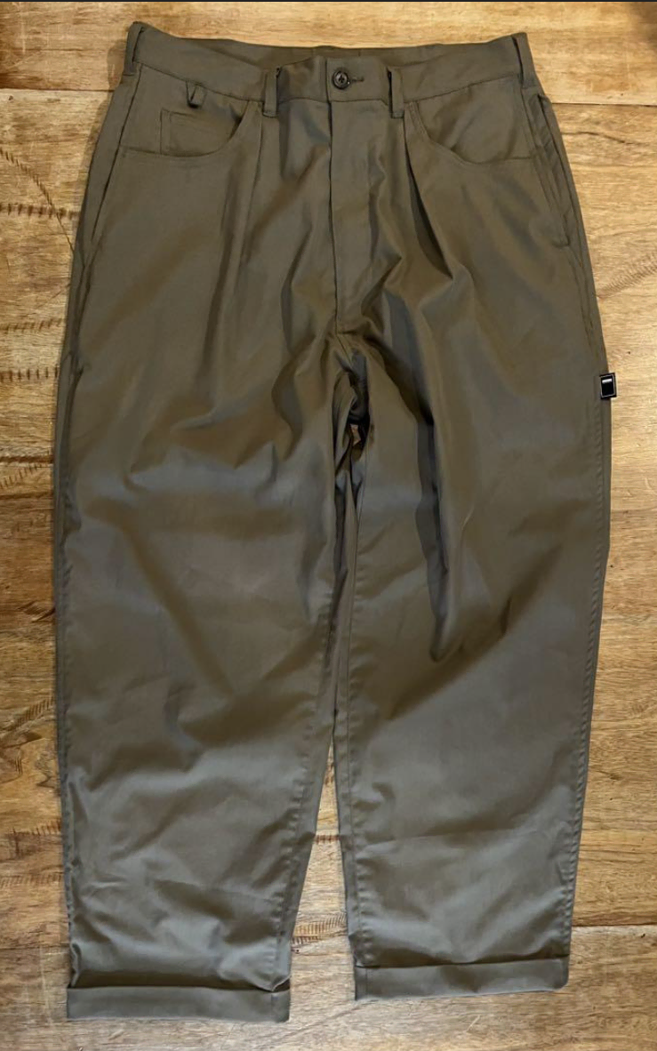 BROCHURE 1P CHINO Olive Color