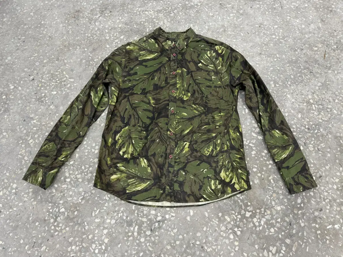 [XL] Stussy Leaf Pattern Shirt