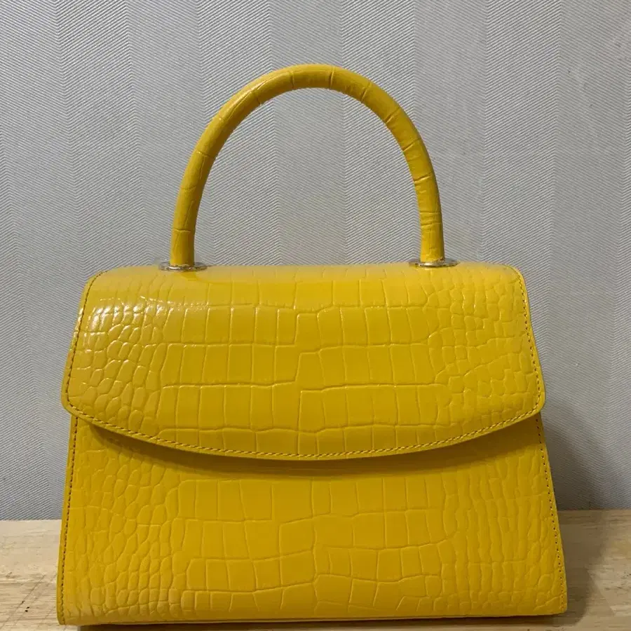 Grace Plie Middle Bag (Yellow)