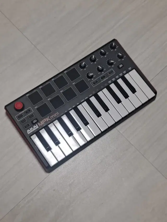 MPK mini 미니 하이브리드 3