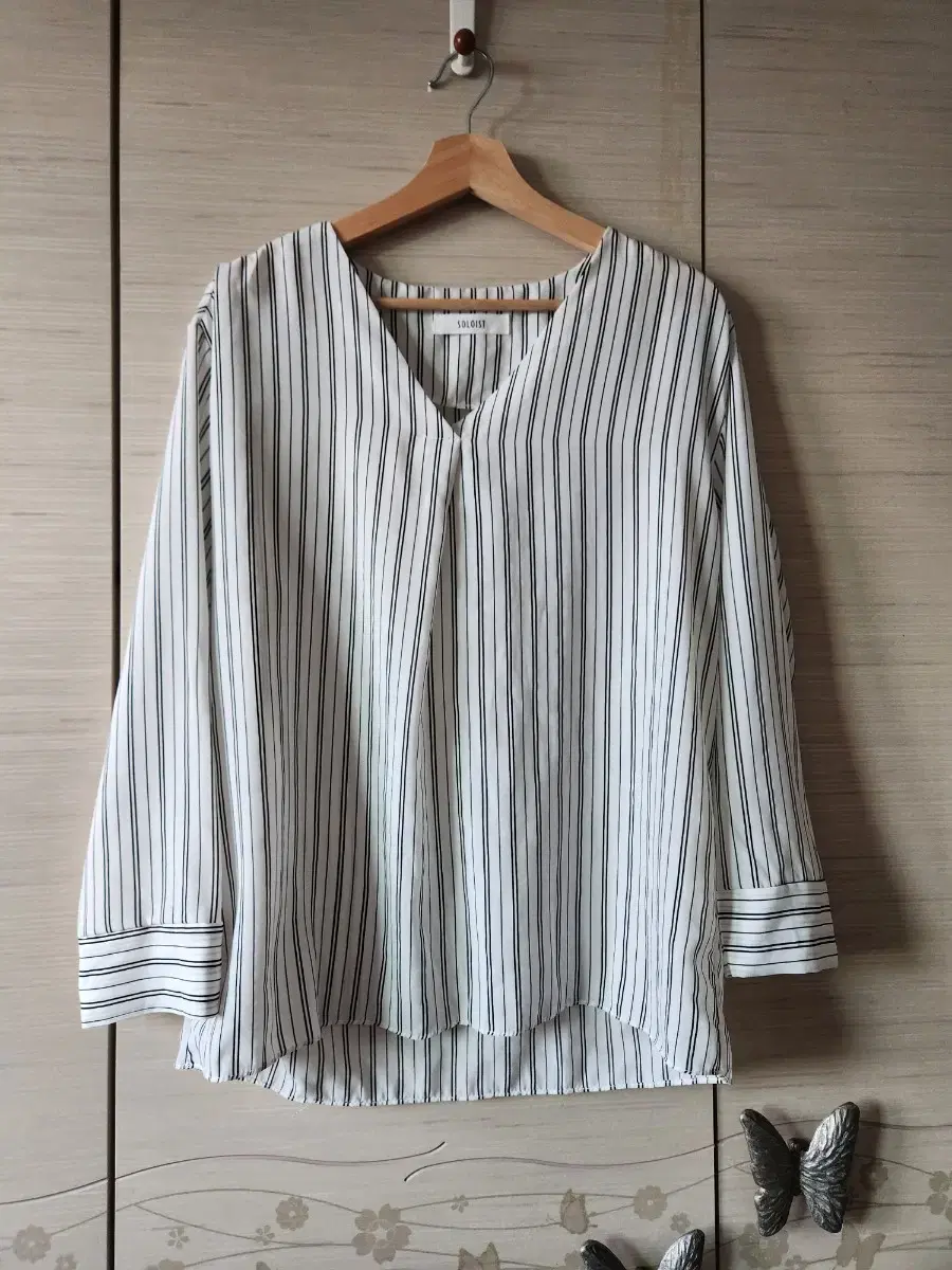 Soloist V-neck blouse Free size