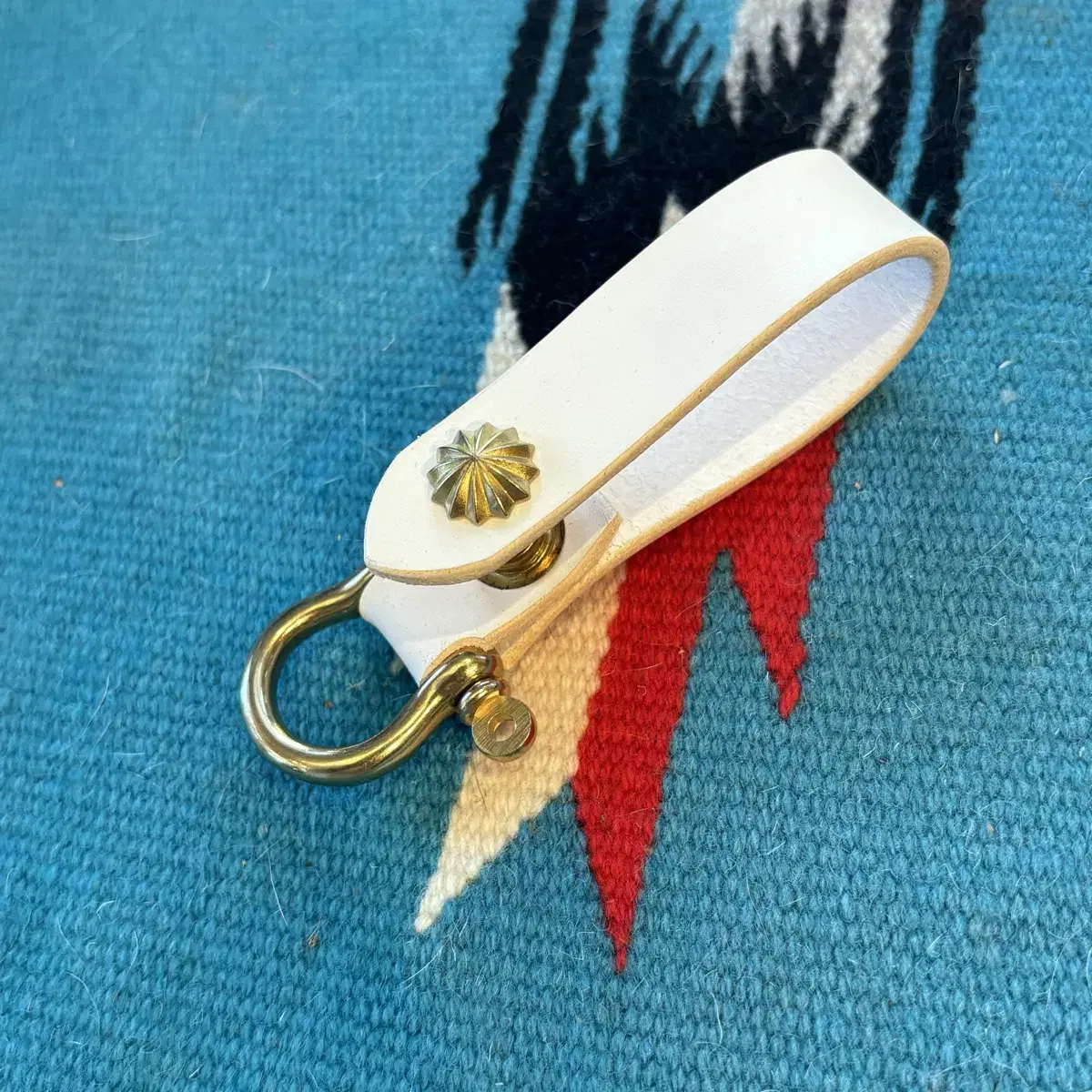 927 keychain white