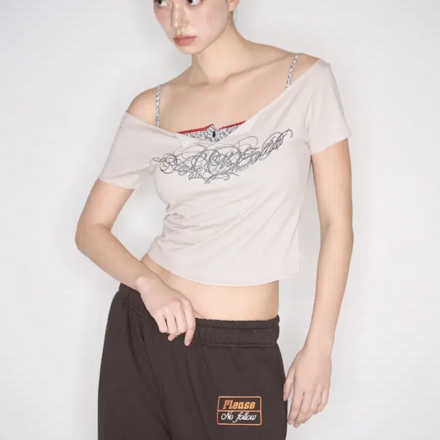 플리즈노팔로우 Faye Vintage Logo Top