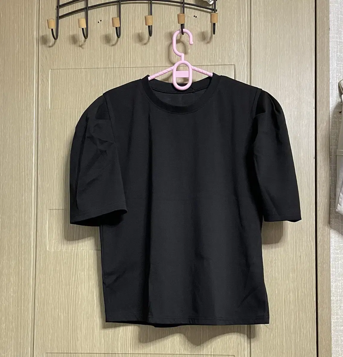 Short-sleeved T-shirt with puff sleeves